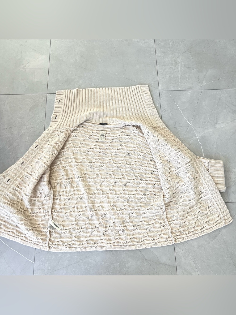 NWT ANN TAYLOR Beige Chunky Cable-knit Button Cardigan 3/4” Sleeves Sz L - Picture 9 of 12
